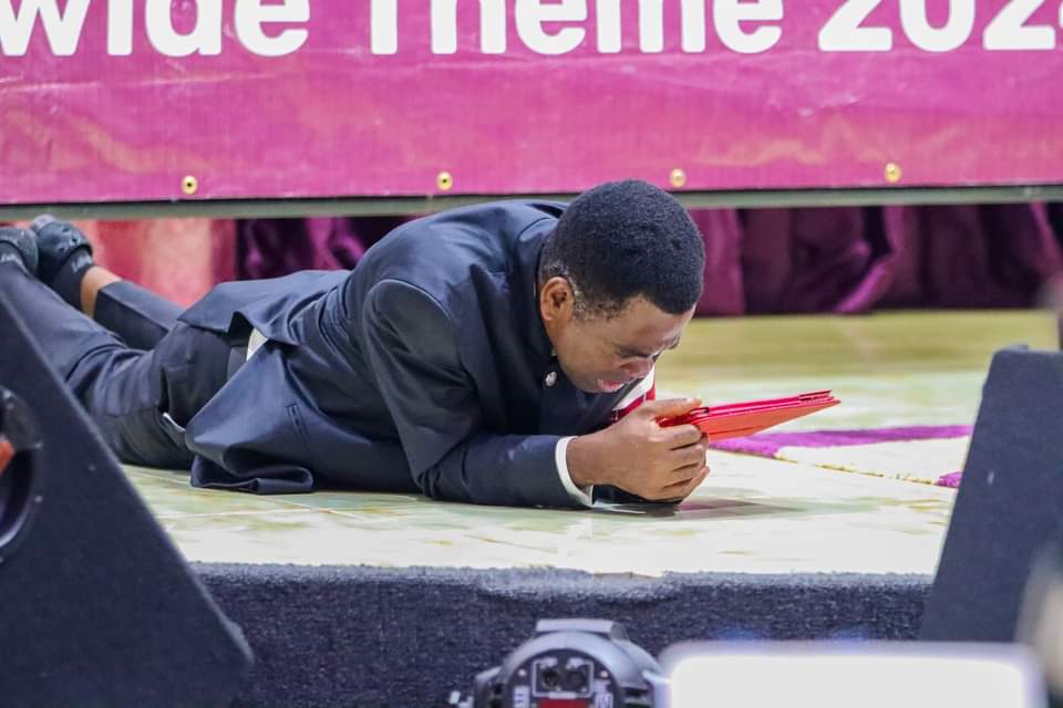 PRINCEOBASIIKE's tweet photo. I know as a human being that you are likely to be contending with one thing or the other in life. My prayer for you is that may God Almighty, through the CROSS, give you victory this month in Jesus' name if you are a believer in Him! https://t.co/s8jdw5FZFT