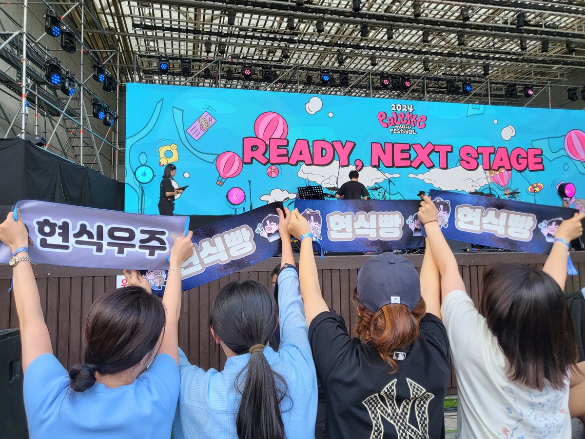 hshjini's tweet photo. 이번에도 나와 같이 해줘서 고마워
덕분에 힘든 것도 버틸 수 있었어
날씨 노래 분위기 비투비 모든것이
summer romance🐻🍞🌊💙 https://t.co/TZpm6PELp8