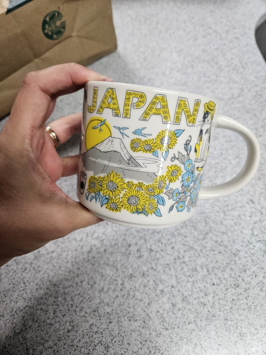 thegreatpamtar1's tweet photo. The #mugobsession strikes again!
#Japan #travel #starbucksmug #mylifeinjapan #pamtarotime #starbucks #miyajima #deerisland https://t.co/NL7cW0VJrM