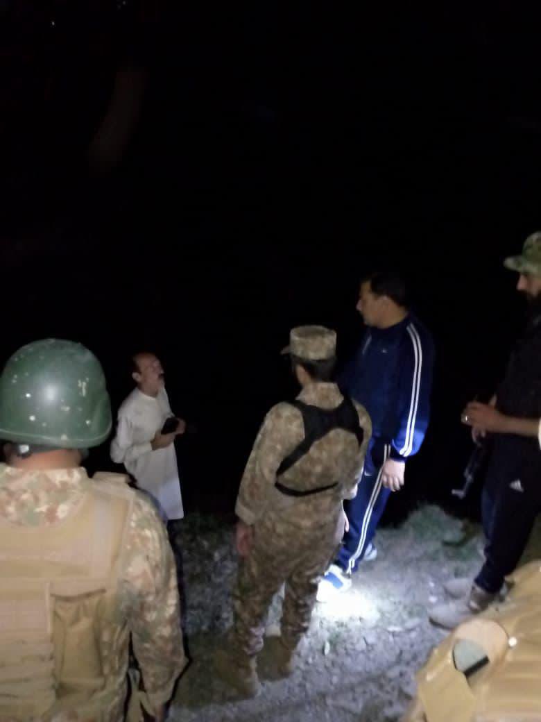 مالم جبہ میں پرل  کونٹینینٹل ہوٹل کی ہائی ایس گاڑی کو حادثہ - گاڑی گہری کھائی میں جا گری - پاک فوج کے دستے فوری مدد کو پنہچ گئے

مالم جبہ کے قریب موڑ کاٹتے ہوئے  پی سی ہوٹل کی ہائی ایس حادثہ کا شکار- گاڑی گہری کھائی میں جا گری 
ہائی ایس میں 12 مسافر موجود تھے
6 افراد موقع پر ہی