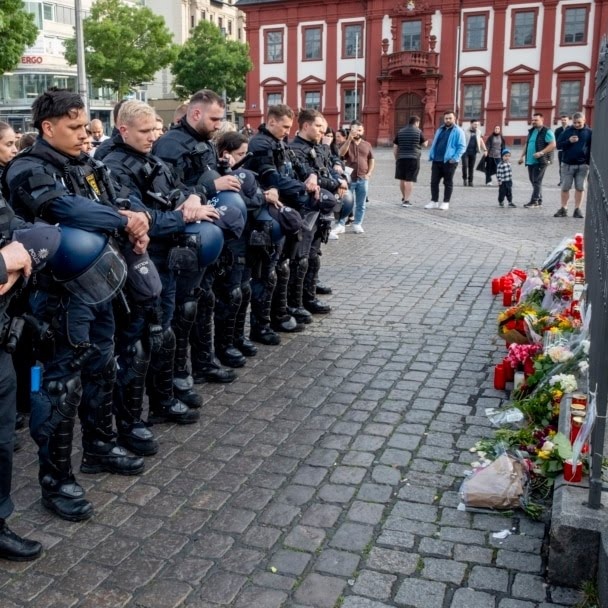 اثر پروانه‌ای یعنی یکی تو عربستان یه حرفی میزنه و ۱۴۰۰ سال بعد بخاطرش یه پلیس آلمانی کشته میشه
#فقر_فساد_گرونی