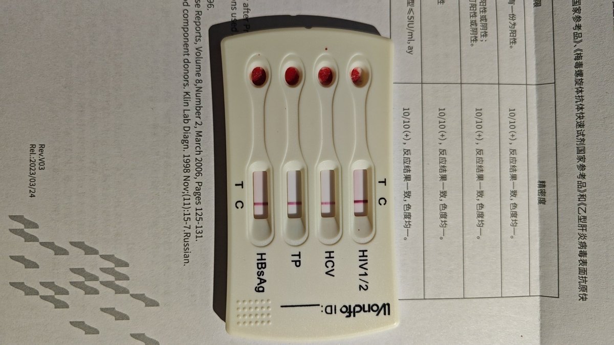 e2077854's tweet photo. 买的试纸到了，第一次用这东西，老哥让我扎耳垂，然而扎进去拔针就出了不到一滴血，老哥说我可能缺钙，人麻了，再给手指来一下吧😥 https://t.co/8wgj4tfP7i