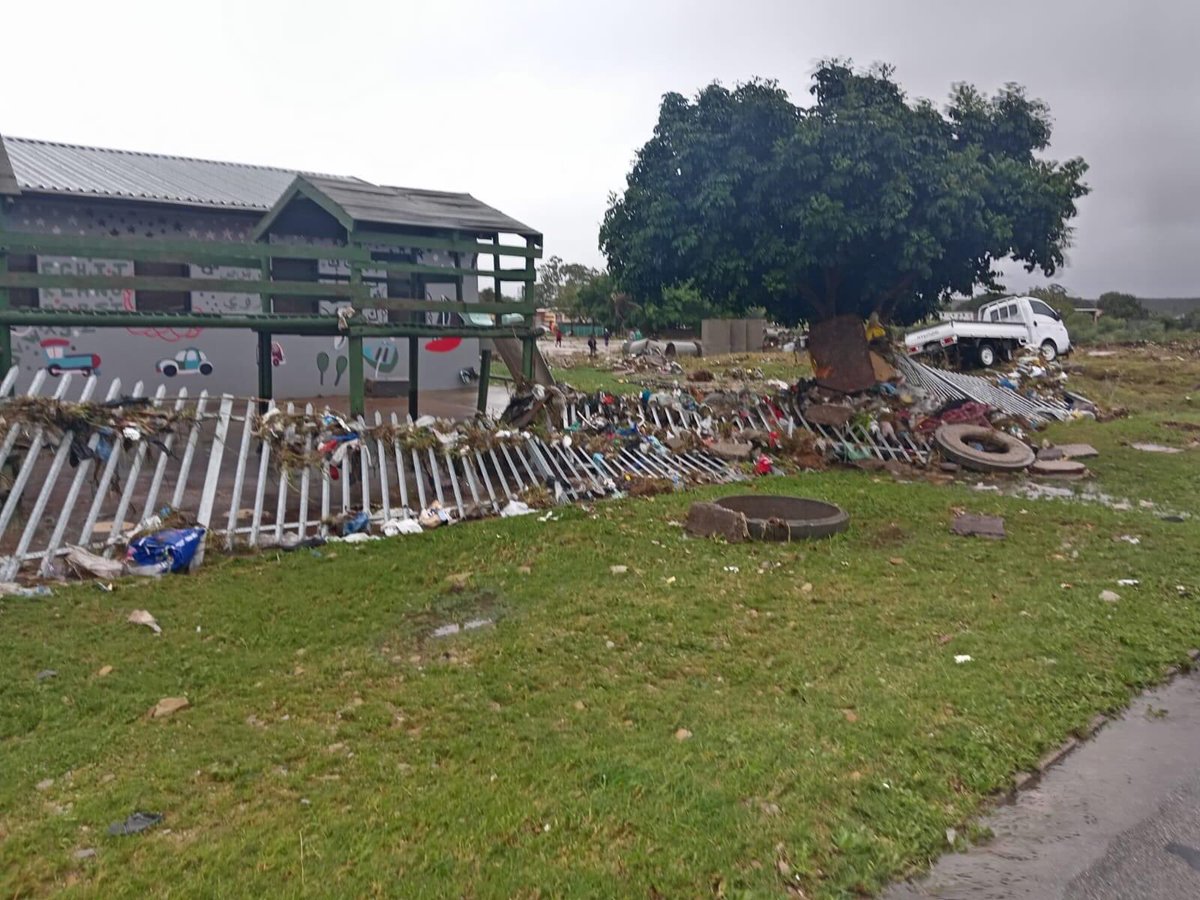 Torrential Rain Displaces Over 1,000 People in Nelson Mandela Bay, South Africa.

More than a thousand individuals have been forced to evacuate due to heavy rainfall in Nelson Mandela Bay, Eastern Cape.

Source:SABC NEWS

📸: SABC NEWS

#MoreTalkMoreMusic