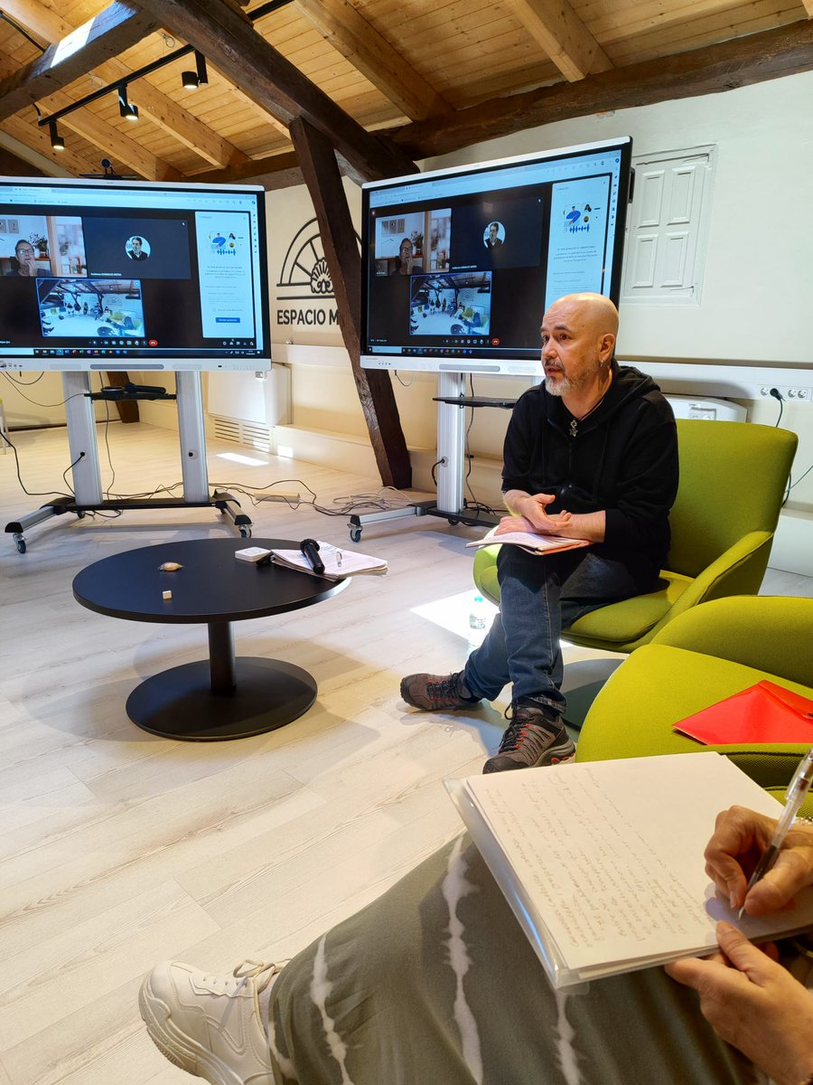 Yo en Avilés en los mapas de actualización en sexología sobre no monogamias (y hay mucho más de lo que se cree) y sobre minorías eróticas con brunomartinezsexologo (Instagram). Un gusto compartir y pensar en grupo presencialmente 😊