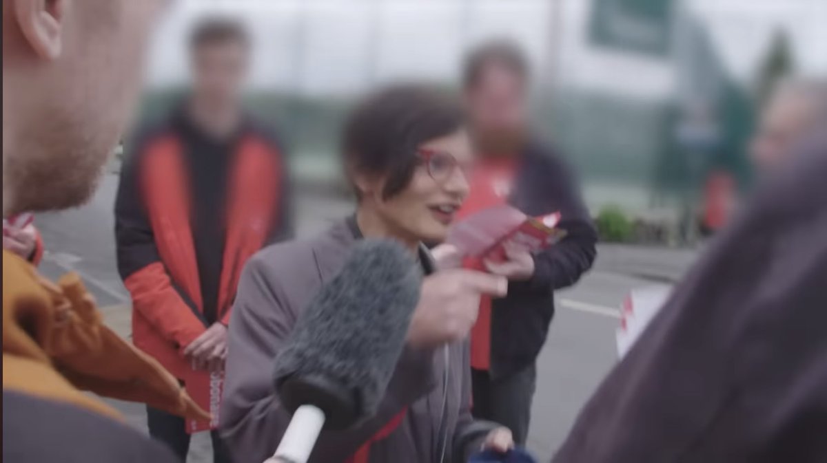 The oddest reaction to an approach from a ⁦<a href="/UKLabour/">The Labour Party</a>⁩ supporting journalist ⁦@OwenJones84⁩ for a quick 2 minute campaign update interview with ⁦<a href="/ThangamDebb/">Thangam Debbonaire</a>⁩ was her turning on her heals and scurrying away looking scared! Check it out youtu.be/vHJORMRzds8?si…