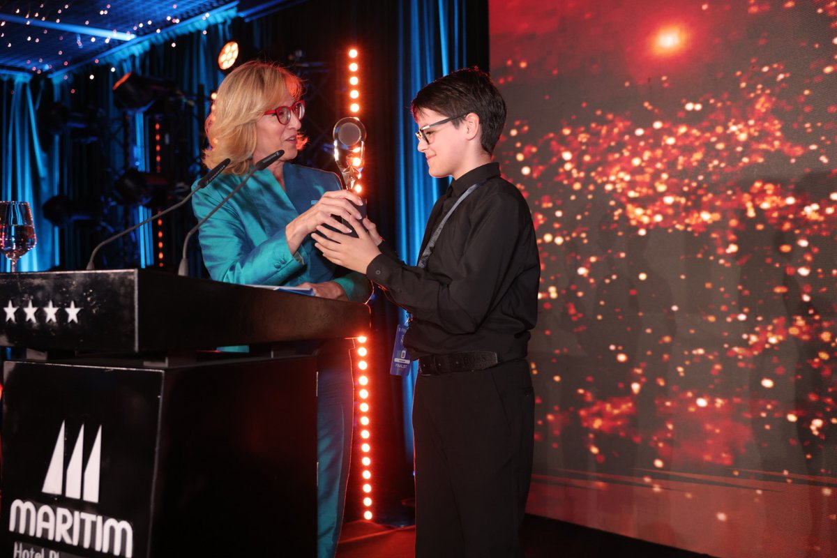 🏆Excited for <a href="/AwardsICT/">Albanian ICT Awards</a> that celebrates innovators! #UNICEFAlbania proudly supports it through the "Rising Star" award for adolescents under 16. Innovation is key to building a better world for &amp; with children/youth. We should track the impact that our solutions have on them!