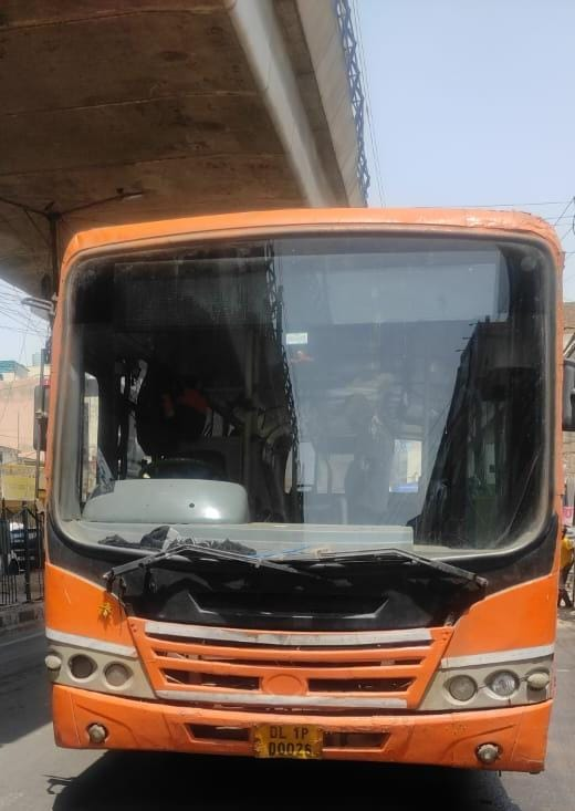 Traffic Alert Traffic is affected on Najafgarh Road in the carriageway from Uttam Nagar towards Dwarka Mor due to breakdown of a bus near Metro Pillar No. 742. Kindly plan your journey accordingly.