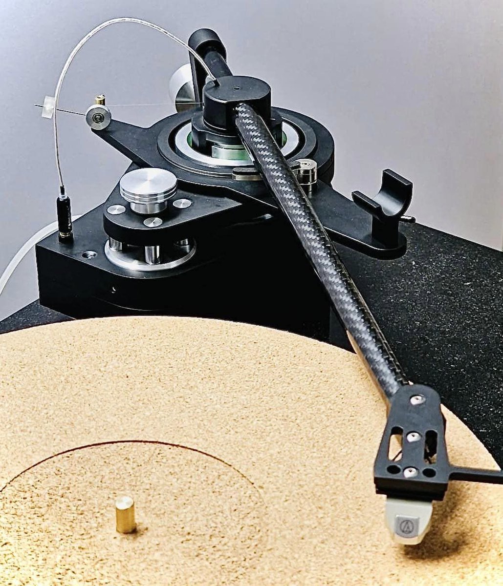 Hover-Craft 100% air bearing pivot tonearm #highendmunich2024 #turntables #recordplayers