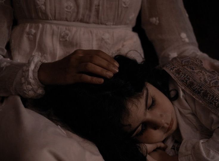 ㅤ ㅤ ㅤ
ㅤ ㅤ ㅤㅤ ㅤ ㅤㅤ ㅤ ㅤ
مرضت يوماً فنام الجميع وبقيت امي

Suatu hari aku tertimpa sakit. Semua orang rebah terlelap, kecuali ibuku yang selalu terjaga untukku.

ㅤ ㅤㅤ ㅤ ㅤ ㅤ ㅤㅤㅤㅤ ㅤ