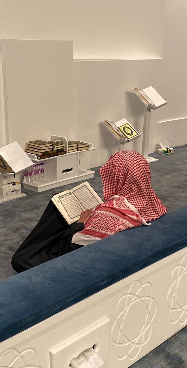 مُتجلِّد tweet media