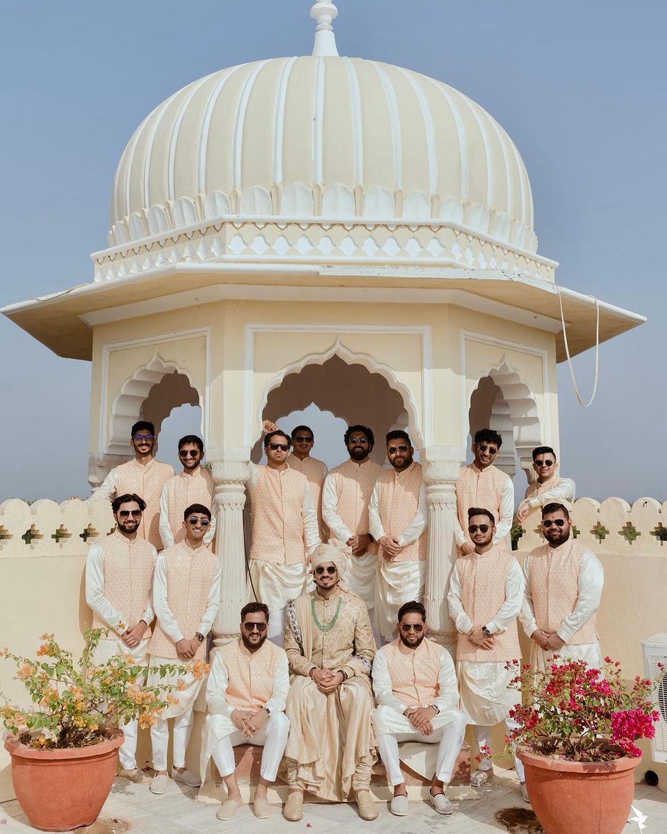 KkingsEvents's tweet photo. What’s a wedding without the bride and groom squad?❣️
#Weddingplanner #destinationwedding #transformation #daytonight #luxurywedding #weddingplanning #weddingdecor #Bridesmaids #groomsmen #weddingphotography #weddinginspiration #bigfatindianwedding #weddingtrends #trending https://t.co/Qba0hPny9n