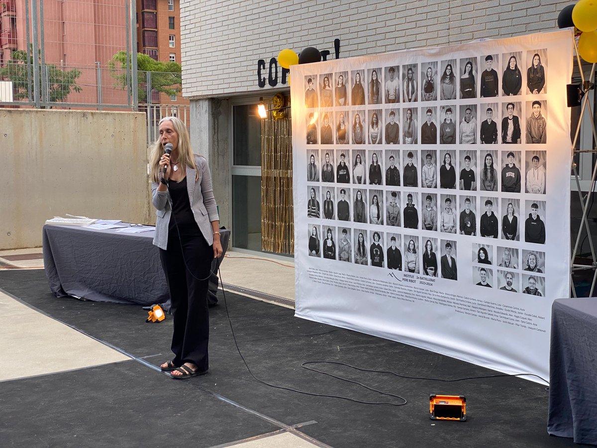 InsPereRibot's tweet photo. Divendres festa de comiat de la promoció d'aquest curs de 2n de batxillerat. Divertida i emotiva. Que us vagi molt i molt bé a totes i a tots.
#orgulldalumnes
https://t.co/1HU2o5SYE9
@VilassardeMar @vilassarradio @SSTTMVO @jadsuar2 https://t.co/UkZtC2oYRN