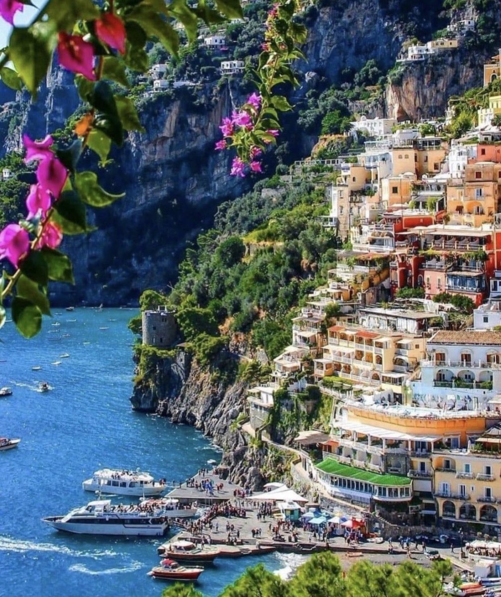 lutf1414's tweet photo. هنا بلدة بوسيتانو Positano 😍
ساحل أمالفي ❤️💚

- أقرب مطار دولي لها يبعد ساعه زمن 
هو مطار نابولي ✈️ 
- ومن مطار العاصمة روما ٣ ساعات 🚙 
- موسم السفر لها من نهاية ابريل إلى نهاية
شهر أكتوبر 
- لاتفوت زيارة 
نابولي - سورينتو -أمالفي - كابري 🍋🍋

انقلوا عني 
إيطاليا 🇮🇹 بلد يختصر عليك أوروبا كلها 👌🏻