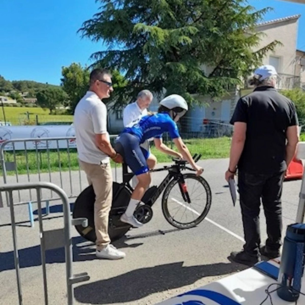 Udsp87's tweet image. Bravo Audrey Weingarten qui conserve ses 2 titres de championne de France de cyclisme des sapeurs-pompiers contre la montre et course en ligne. L'UDSP 87 est super fière de toi Audrey encore bravo pour cette belle participation
