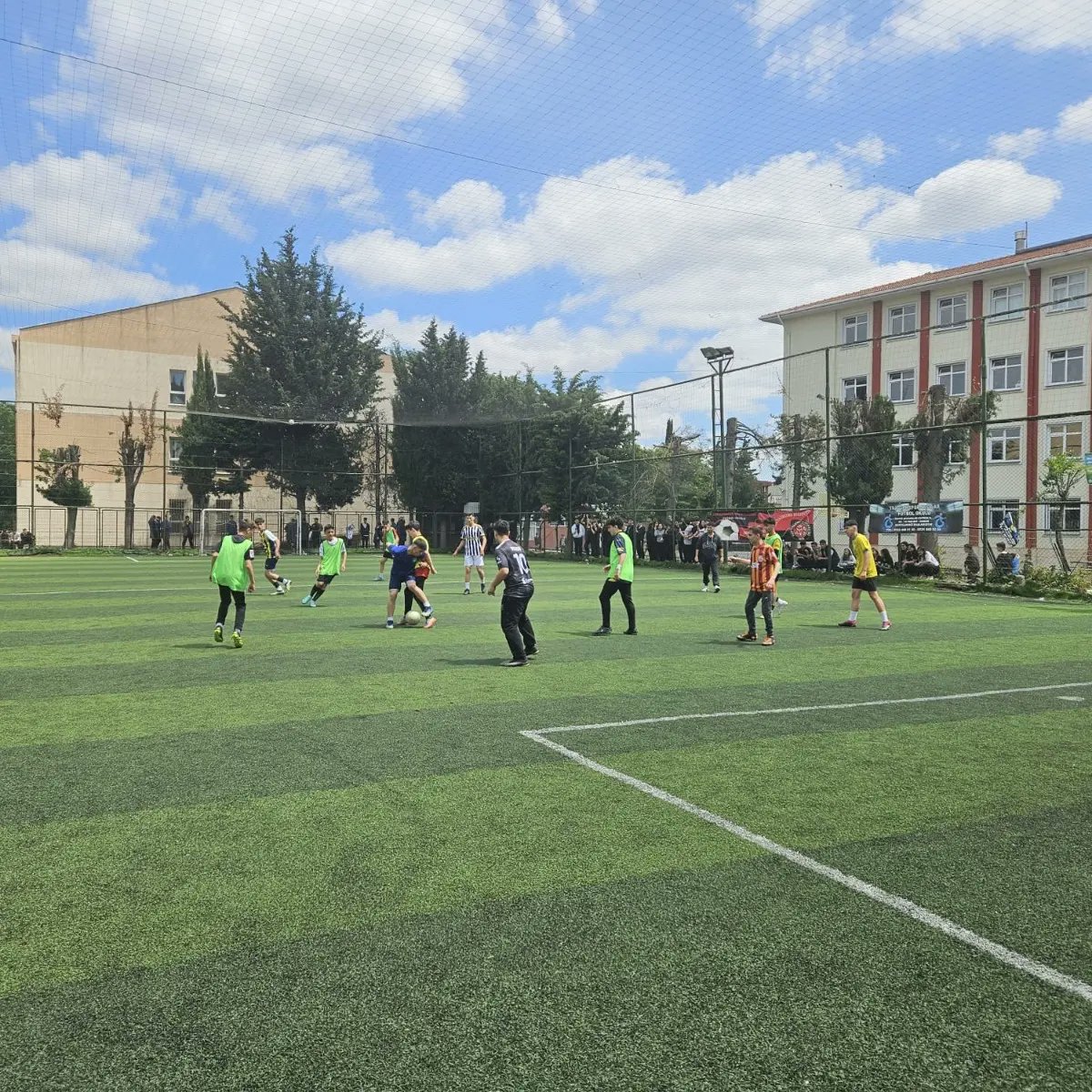 Sabanci50AL's tweet photo. Okulumuz Öğrenci Meclisleri Projesi kapsamında Okulumuz öğrencileri sınıflar arası futbol turnuvası okulumuz öğretmenlerinden Songül MAÇOĞLU, Kaan DUYAR, Eylem DELİASLAN ve Hayrettin DENLİ’ nin katkılarıyla düzenlenmiştir. https://t.co/eg3ymMRbpk