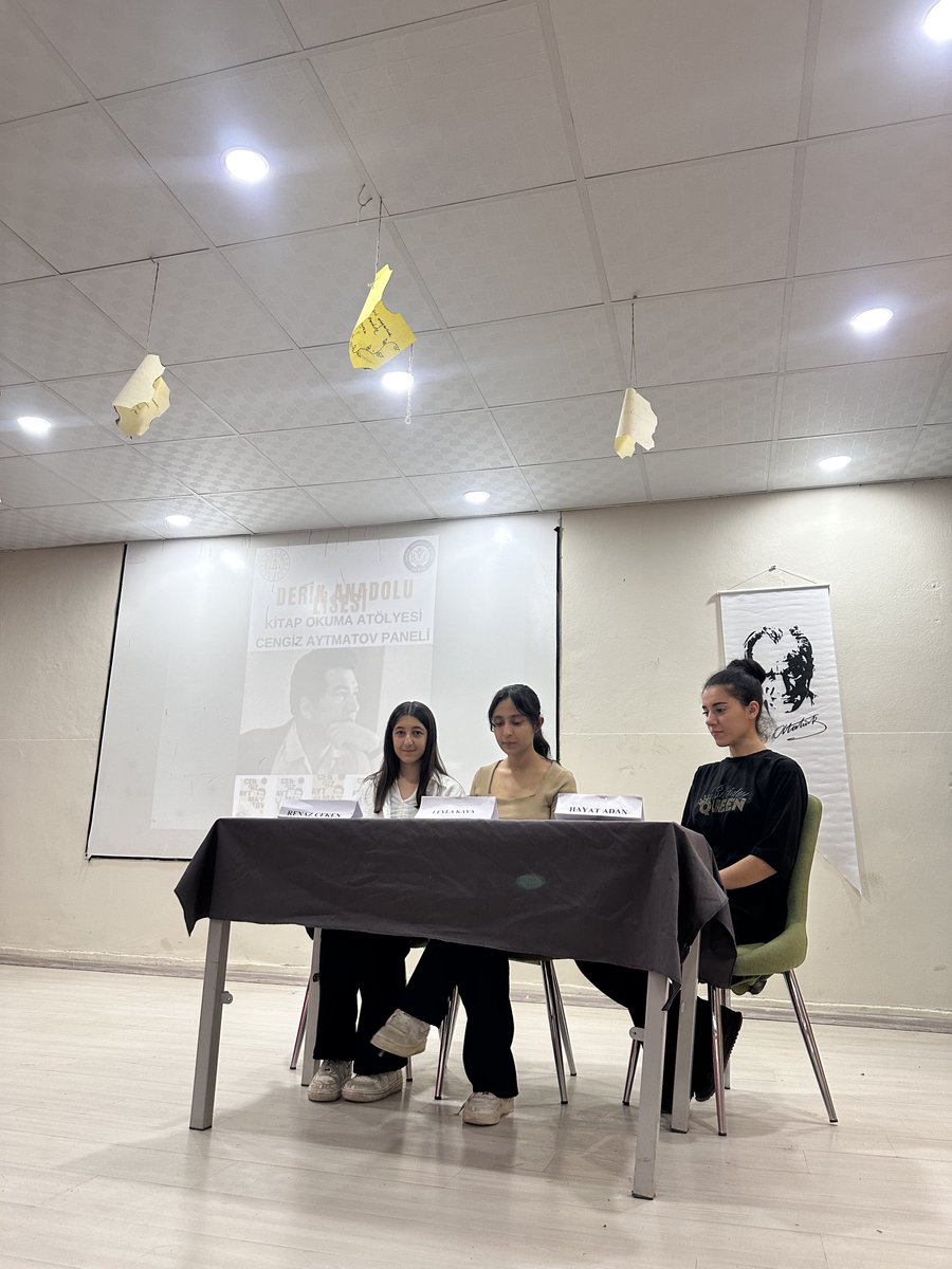 derikanadoluli1's tweet photo. Kitap Okuma Projesi kapsamında “Cengiz Aytmatov” konulu panelimizi gerçekleştirdik. Danışman öğretmenimiz Gülnihal Alış projeyi başarıyla yürüten öğrencilere başarı belgelerini takdim etti. 

@mardinilmem @derikmem47 @MstfaKAHRAMAN https://t.co/75vDuMm0wz