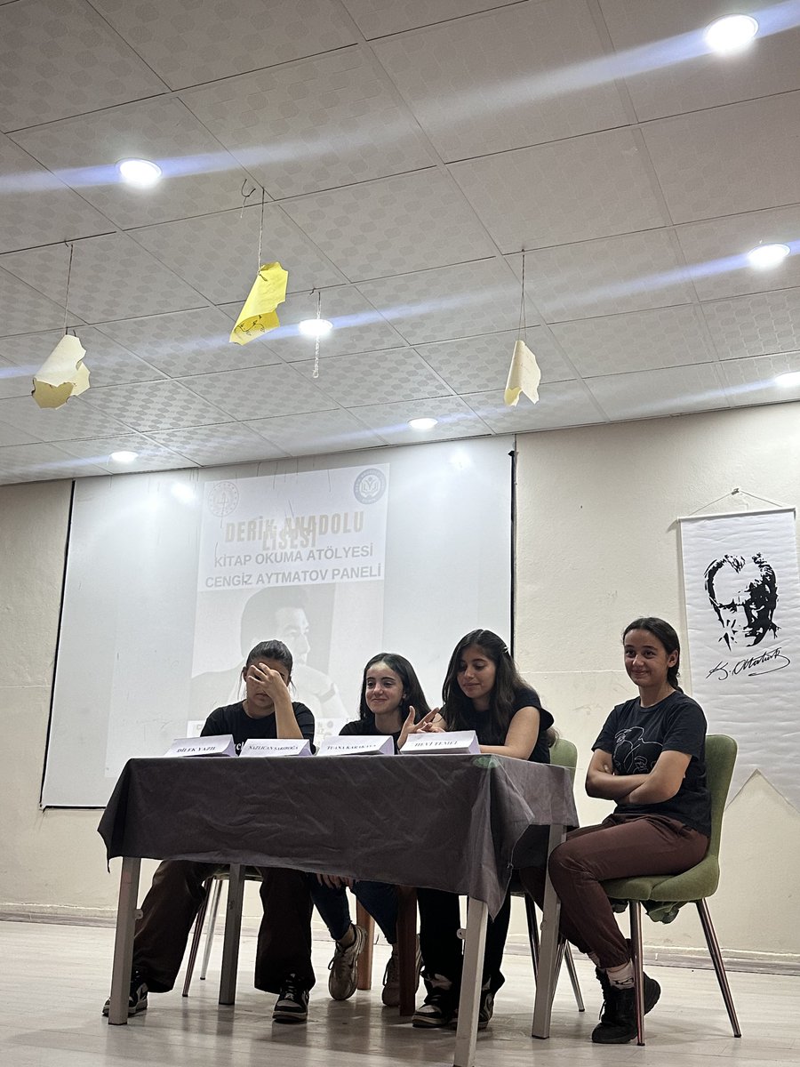 derikanadoluli1's tweet photo. Kitap Okuma Projesi kapsamında “Cengiz Aytmatov” konulu panelimizi gerçekleştirdik. Danışman öğretmenimiz Gülnihal Alış projeyi başarıyla yürüten öğrencilere başarı belgelerini takdim etti. 

@mardinilmem @derikmem47 @MstfaKAHRAMAN https://t.co/75vDuMm0wz