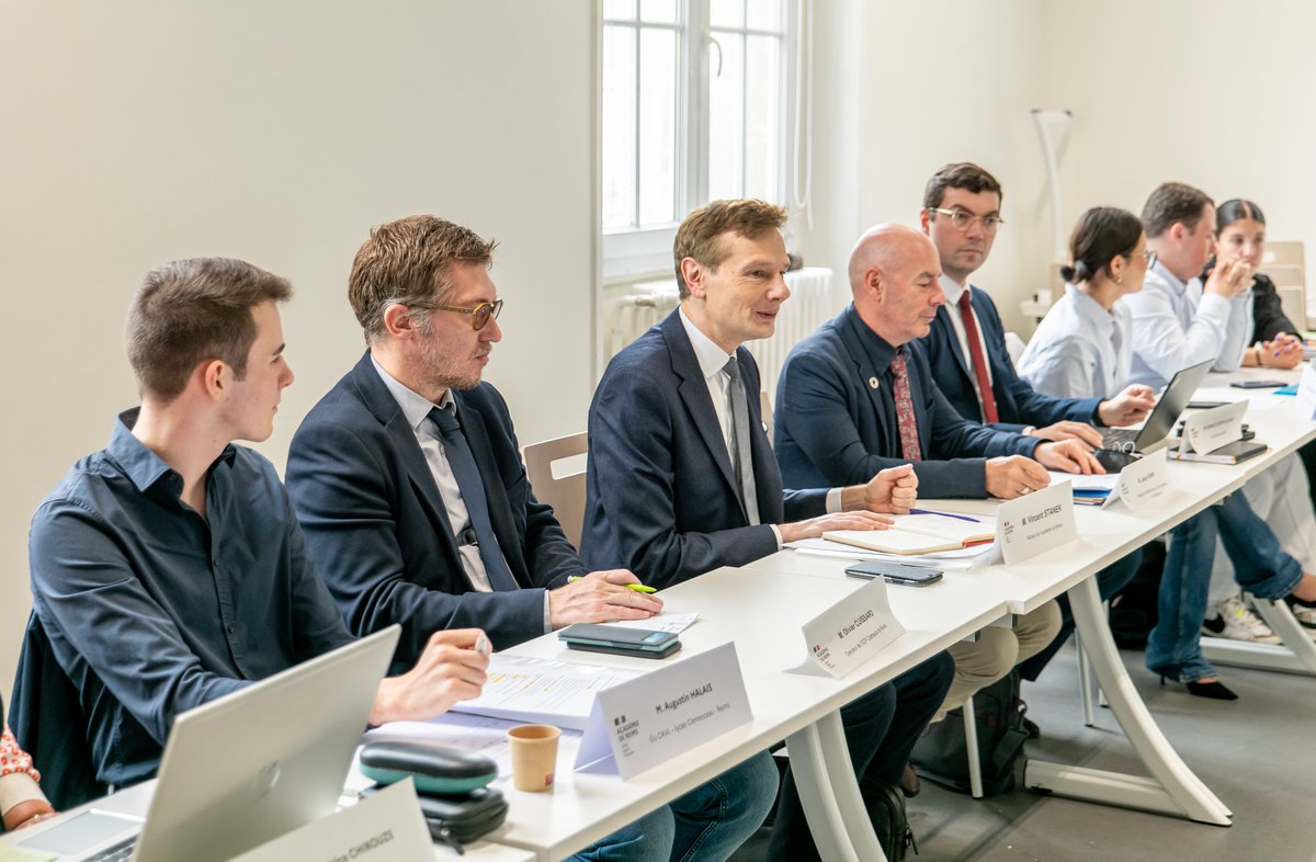AcReims's tweet image. 📣 Jeudi 30 mai 2024 s’est tenu le #CAVL en présence du recteur Vincent Stanek.
L’objectif : Dresser un bilan de 2022-2024 et présenter le kit « Santé mentale et bien-être » sur lequel les élèves élus ont travaillé.