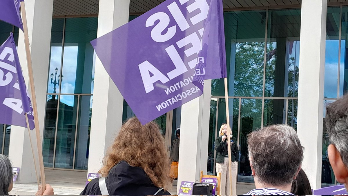 CogcEis's tweet image. General Secretary Andrea Bradley of @EISUnion pointing out that the leadership of City of Glasgow College suffers from "a deficit of integrity and honour". 
It's time for #FairWork!