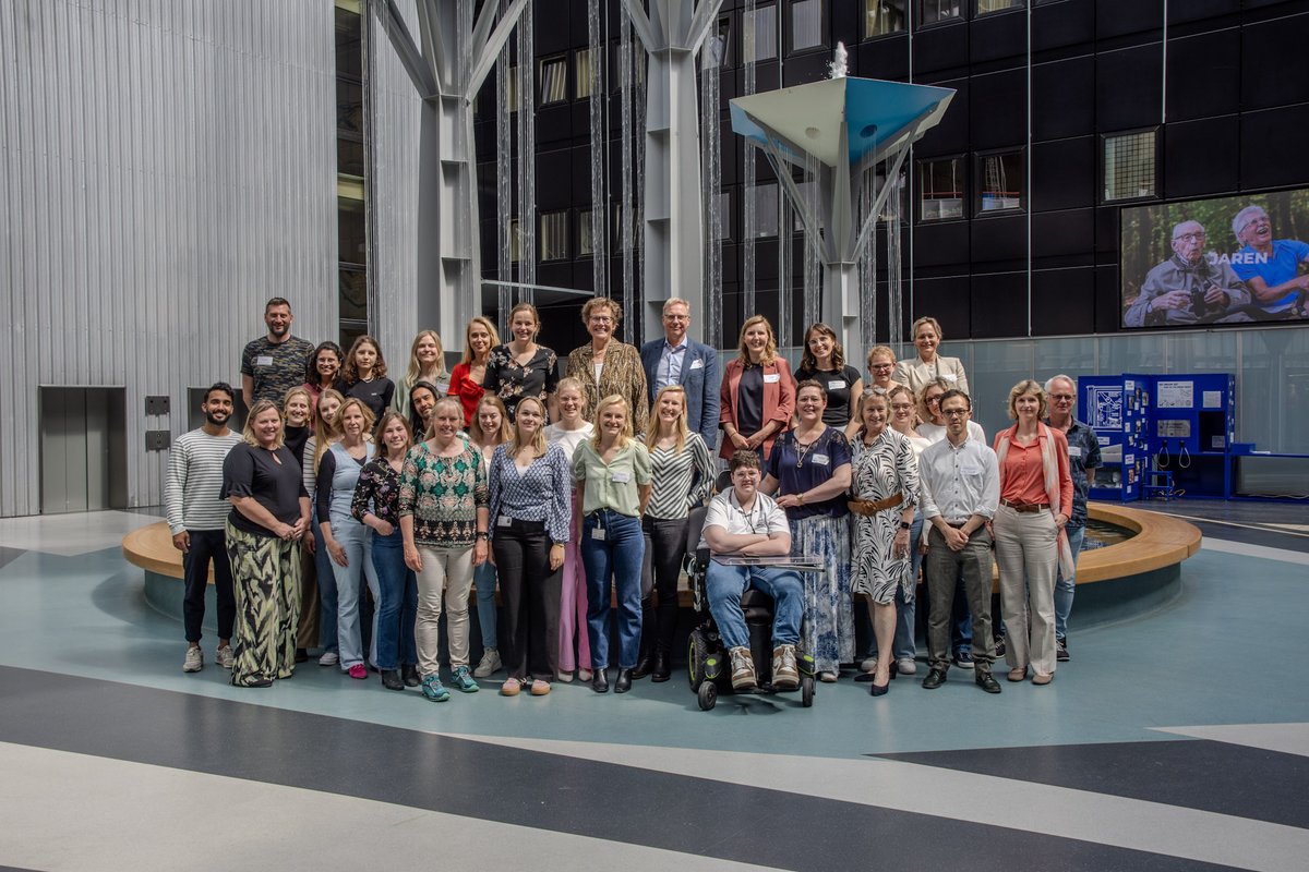 @DeTijssen We sloten de dag af met een gezellige borrel, waar we nog eens konden napraten en nieuwe contacten konden leggen. Dank aan iedereen die aanwezig was en deze dag tot een succes maakte. Samen werken we aan een duurzame toekomst, zowel in de zorg als in ons dagelijks leven.🌍💪<a href="/umcg/">UMCG</a>
