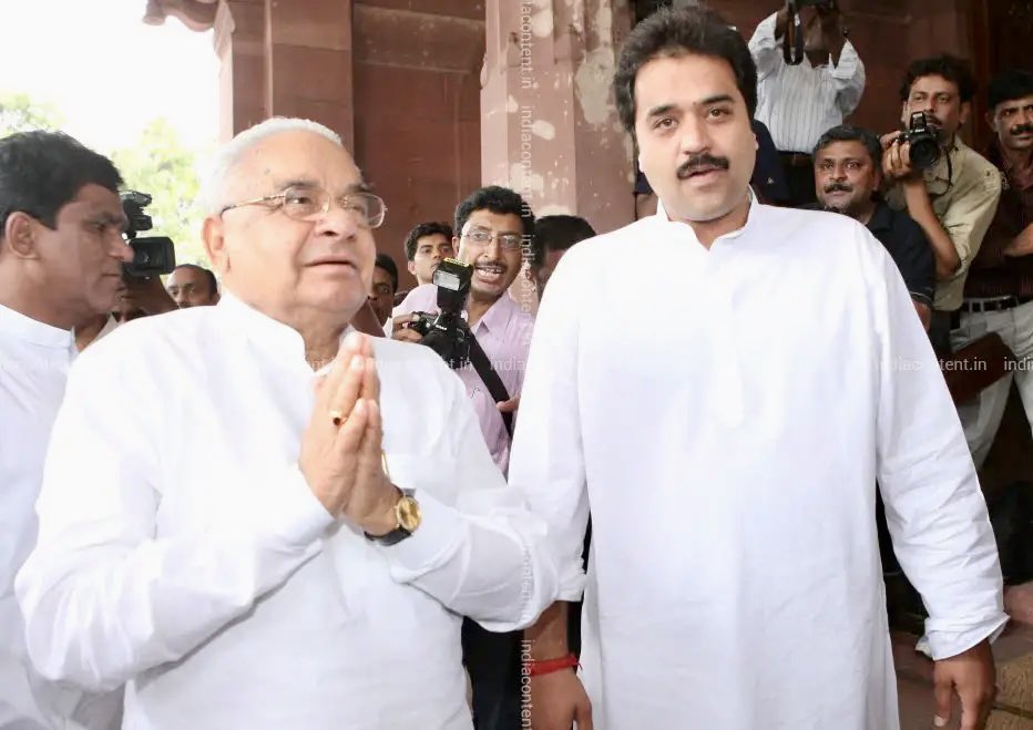 LSalemgarh's tweet photo. भारत की राजनीति के कोहिनूर,हरियाणा निर्माता,3 बार हरियाणा प्रदेश के मुख्यमंत्री,देश के पहले पर्यावरण मंत्री बने,9 बार विधायक रहे,3 बार लोकसभा सदस्य,1 बार राज्य सभा सदस्य रहे जननायक स्वर्गीय चौधरी भजनलाल जी बिशनोई  की 13वीं पुण्यतिथि पर उन्हें मेरा कोटि कोटि ��मन: @bishnoikuldeep https://t.co/XYxz3o8ivl