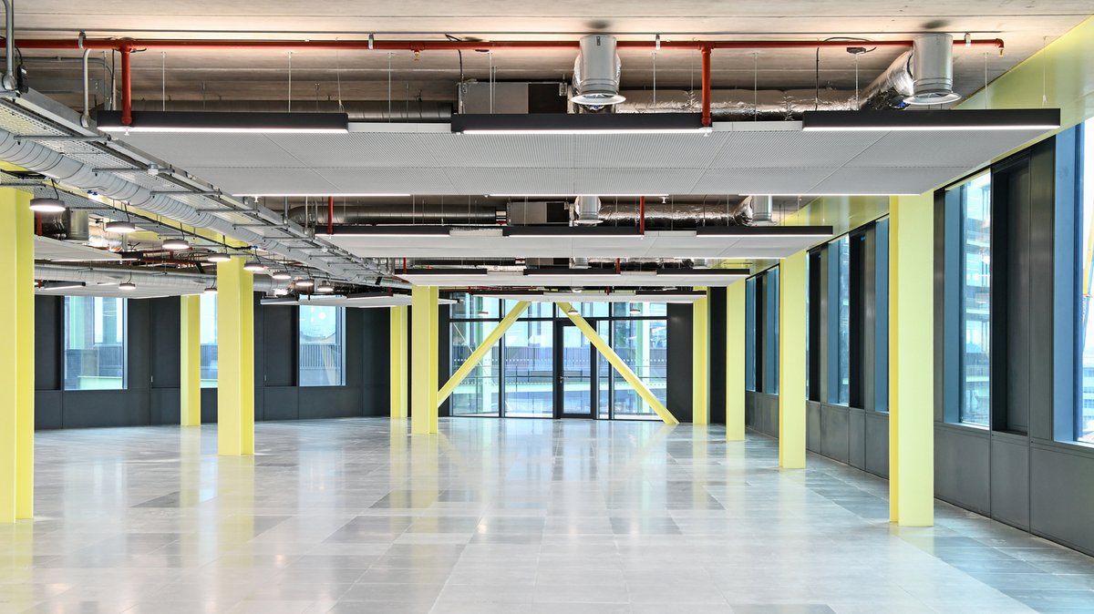 OWA UK has fulfilled its largest contract to date for its OWAtecta S80 demountable metal ceiling raft, with the innovative system being used on two of the buildings that form part of Assembly – a commercial office development in Bristol. Aff.

Learn more:  ow.ly/CZto30sCKWR