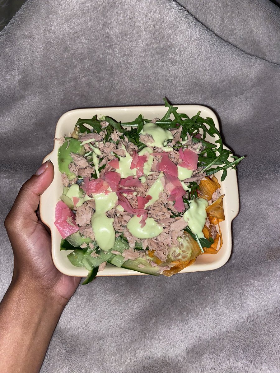 Skinny_Cey's tweet photo. Poké bowl🍣🥕🍚
#mealspo #thinspo #edtwt https://t.co/ng3SHUygjJ