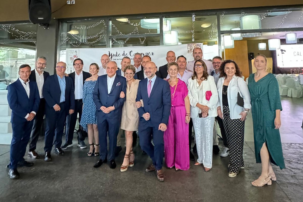 Federación de Industrias del Calzado Español (FICE) - <a href="/shoesfromspain/">Shoes from Spain</a>   celebra su Comité Ejecutivo en Caravaca de la Cruz en la conmemoración del 20 Aniversario de <a href="/calzia_es/">calzia_es</a>  - Asociación de Industrias del Calzado y la Alpargata Región de Murcia
edicionessibila.com/fice-celebra-s…