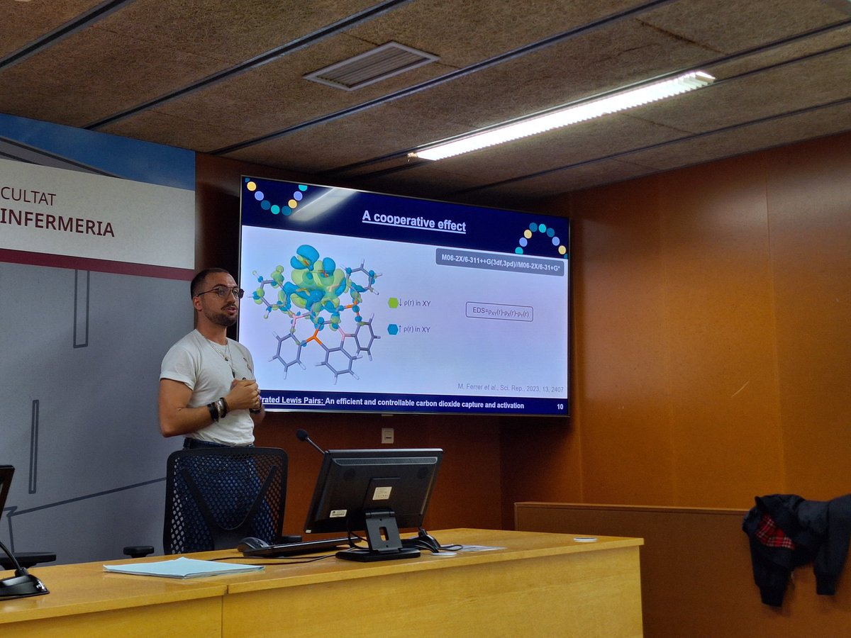 We start the #TCCM2024 with <a href="/MaximeFERRER7/">Maxime FERRER</a> talking about cooperative effects on intermolular interactions in nanographenes 💻😎