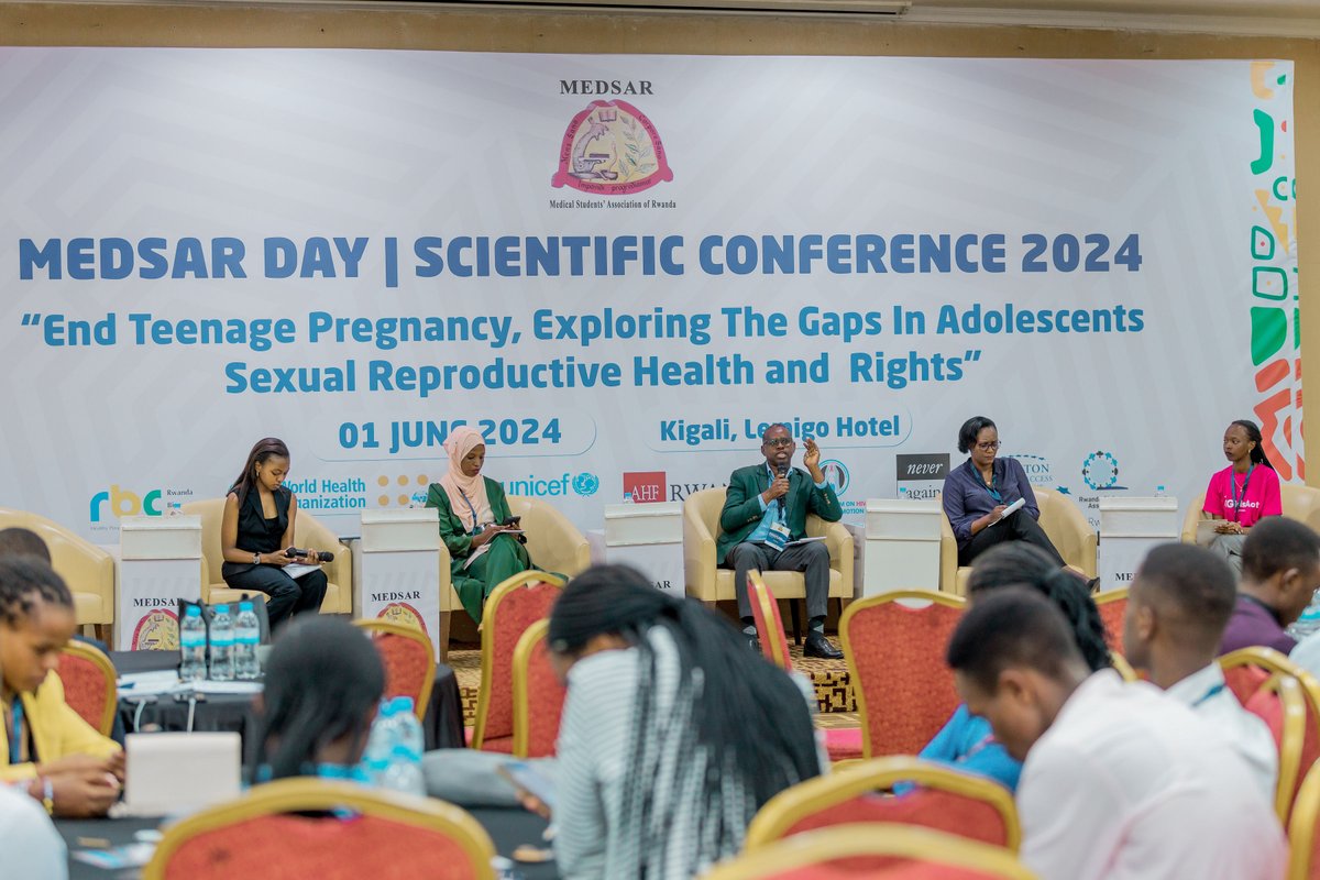 medsar_rwanda's tweet photo. HIGHLIGHTS
#MEDSARDay2024 #ScientificConference
PANEL DISCUSSION moderated by @UwaseSandrine7 

Should adolescents be allowed to use contraceptive methods in mitigating teenage pregnancy?
#VivaMEDSAR https://t.co/aptmTci9HJ