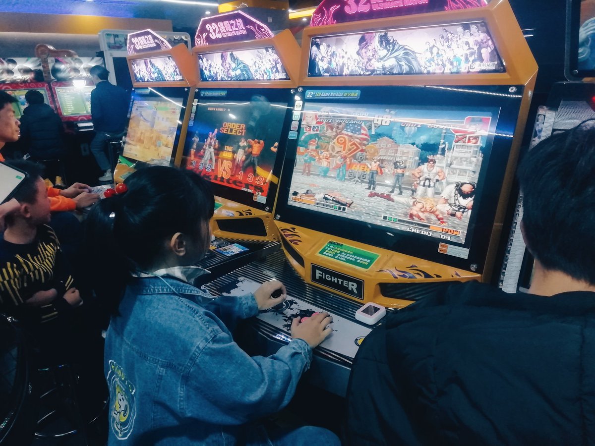 JoeDKang's tweet photo. Very interesting #KOF #japan #arcade #switch #nintendoswitch #daughter https://t.co/RC92ebmJZ4