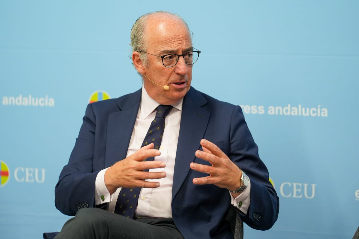 Javier Tello, director general de @FundacionCEU: 'Nadie que esté haciendo ahora la EVAU debería tomar decisiones sobre su futuro sin analizar estudios sobre el futuro de la empleabilidad' #EPDesayunoEmpleoCEU