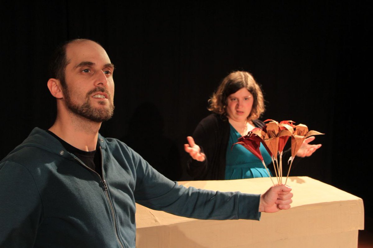 labasarea's tweet photo. 🪦 Beren izenez. Hilkutxa baten komedia

#LaPiel konpainia

🎭 Xabier Flamarique eta Jaione Urtasun

🎟️ Sarrera 5 euro. Momentuan ordainduko da.

🟠Ostegunean, 18:30ean, Laban https://t.co/xmDDUyXe5T