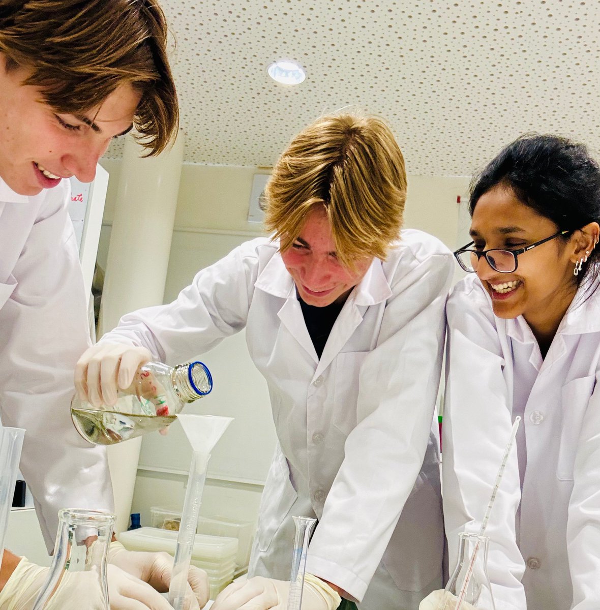 ABISOman's tweet photo. The Chemistry IA is vital to the IB Diploma, promoting inquiry-based learning and critical thinking. Grade 11 students began their IA with data collection, preparing detailed reports.
#IBDP #IBChemistry #InternalAssessment #AcademicRigor #InquiryBasedLearning #CriticalThinking https://t.co/JvX0YuMvWI