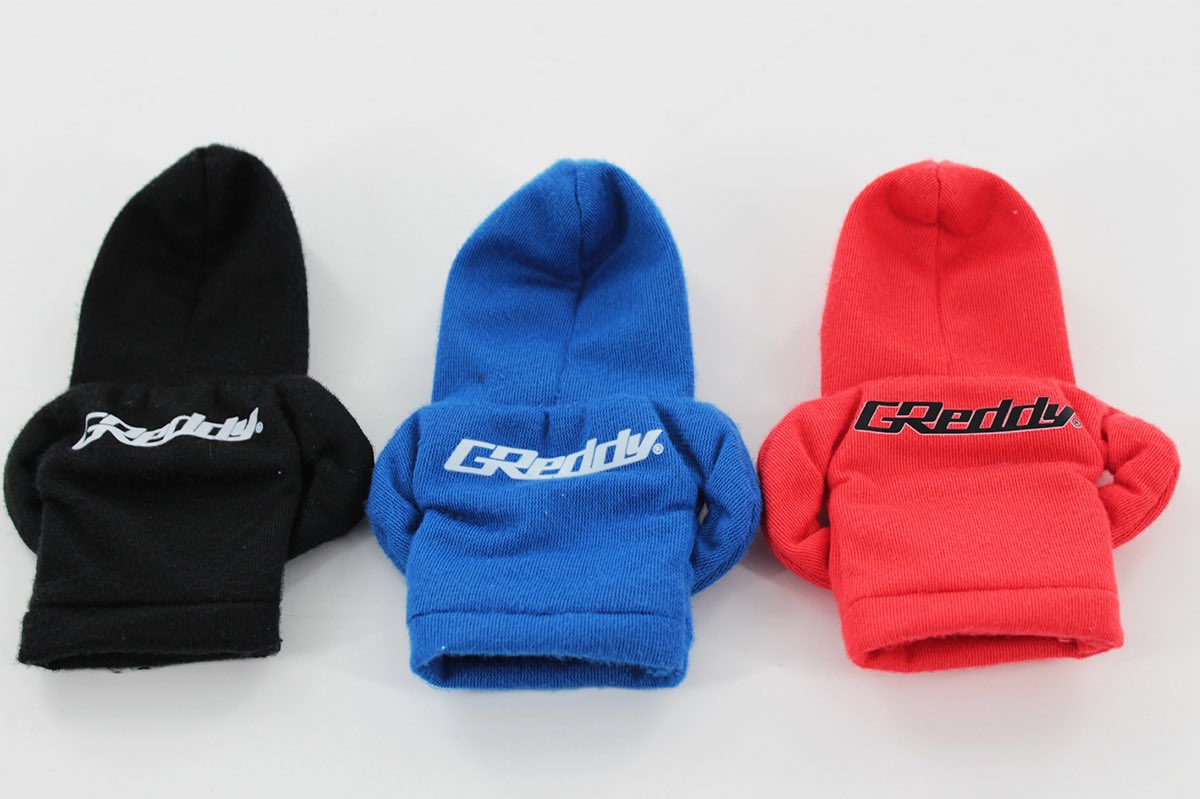 trust_racing's tweet photo. 【新製品情報】
金属製シフトノブの熱い/冷たいへの対策や、ドレスアップ効果も期待できまシフトノブに着用する『GReddyシフトノブパーカー』が新登場！シフトノブの太さ直径が5㎝程度までのAT/MT問わずに装着できるので幅広い車種に適合します👌
カラーは、ブラック、ブルー、レッドの三色をご用意。
また、こんな使い方してますよ！って言うアイデアも待ってます😊
詳しくこちら↓↓↓

https://t.co/wpyKvChL6v