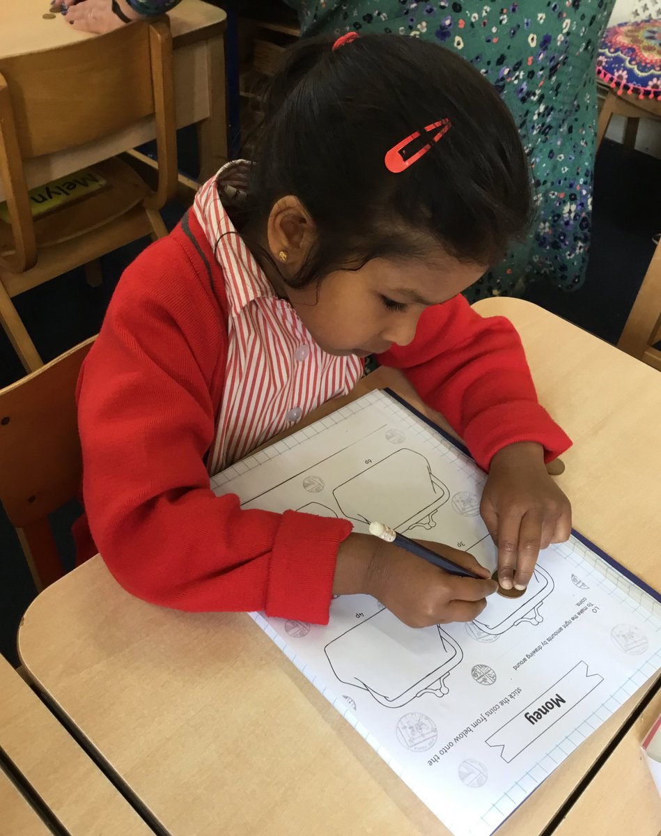 SJC_Infants's tweet photo. We’re back on board learning about money in #SJCR5 this morning! Drawing around coins to make amounts and ordering the coins in order of value! #SJCMathematics #SJCInfants https://t.co/zVPIV2HxxH