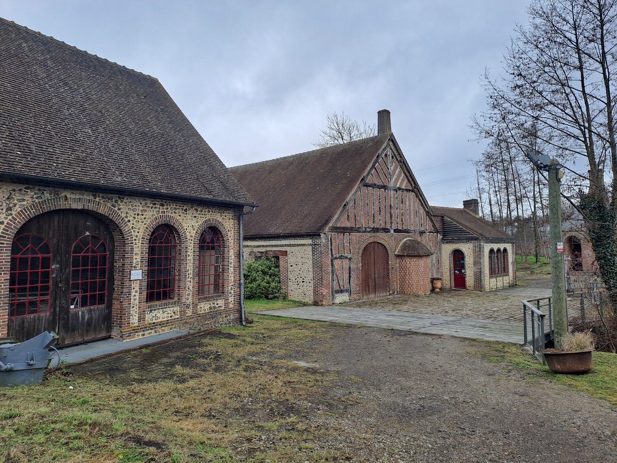 Cpd_Arts_61's tweet photo. La grande forge d'Aube, près de L'Aigle, avec son enseignant détaché, reçoit les classes de cycle 3 autour d'ateliers et d'un escape game pour découvrir ce lieu du patrimoine industriel ornais. #apatrimoineetsciences #patrimoineetmathématiques https://t.co/2ZM5BMyVZG