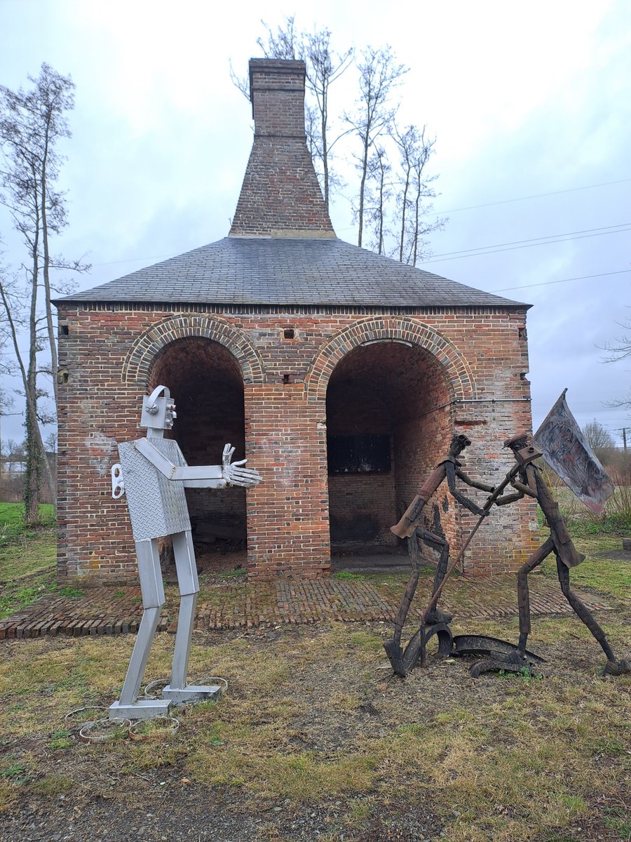 La grande forge d'Aube, près de L'Aigle, avec son enseignant détaché, reçoit les classes de cycle 3 autour d'ateliers et d'un escape game pour découvrir ce lieu du patrimoine industriel ornais. #apatrimoineetsciences #patrimoineetmathématiques