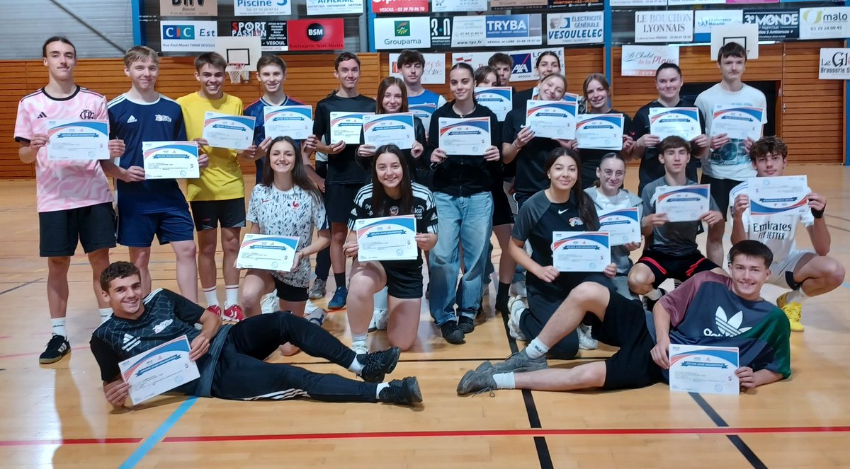 @Unss_70 (@unss_70) on Twitter photo Remise des diplômes de Jeunes Organisateurs Académiques et Nationaux aux élèves du lycée Belin de Vesoul s'étant investis sur le Championnat de France HB Excellence Lycées Filles.
Bravo et merci à eux pour le engagement.
UNSS : pour les jeunes et par les jeunes.
<a href="/unss/">UNSS_National</a> <a href="/DSDEN70/">DSDEN de la Haute-Saône</a> Remise des diplômes de Jeunes Organisateurs Académiques et Nationaux aux élèves du lycée Belin de Vesoul s'étant investis sur le Championnat de France HB Excellence Lycées Filles.
Bravo et merci à eux pour le engagement.
UNSS : pour les jeunes et par les jeunes.
<a href="/unss/">UNSS_National</a> <a href="/DSDEN70/">DSDEN de la Haute-Saône</a>