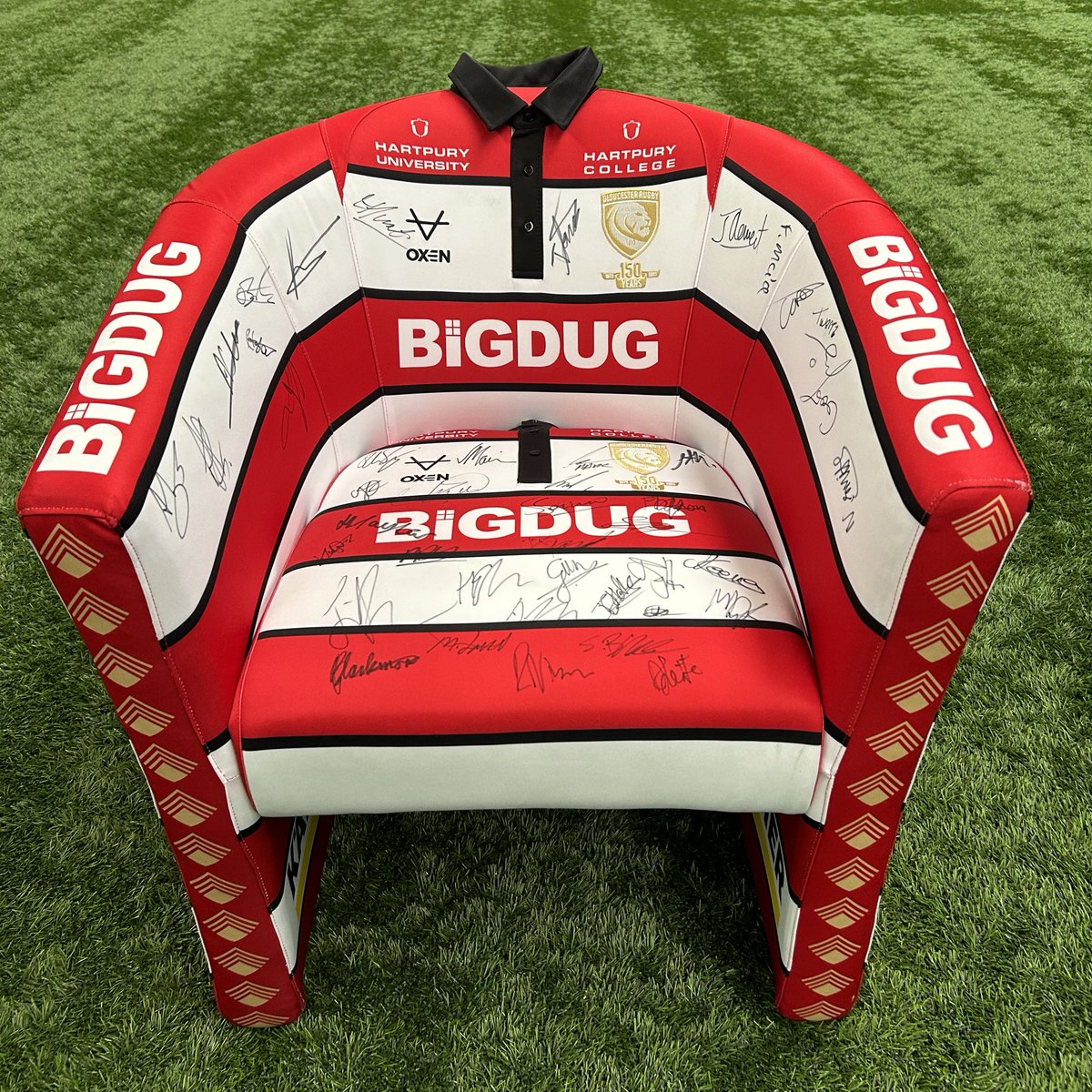 gloucesterrugby's tweet image. 𝗪𝗶𝗻 🎉
You can get your hands on this unique signed chair courtesy of Main Club Partner, @BiGDUG.
All you need to do is like and retweet this post. Competition closes at 5pm on Friday 7 June.
Good luck! 🍀