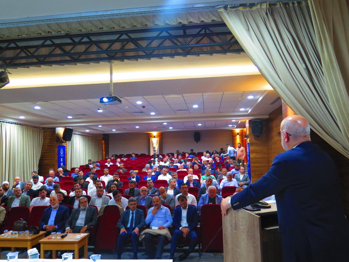 DibAkademi's tweet photo. Diyanet Akademisi Başkanı Doç. Dr. Enver Osman Kaan, Konya’da “Evrensel Hafızlar Derneği Bölge ve Şube Başkanları Toplantısı” programına katıldı. https://t.co/JVIWaL8Kw6