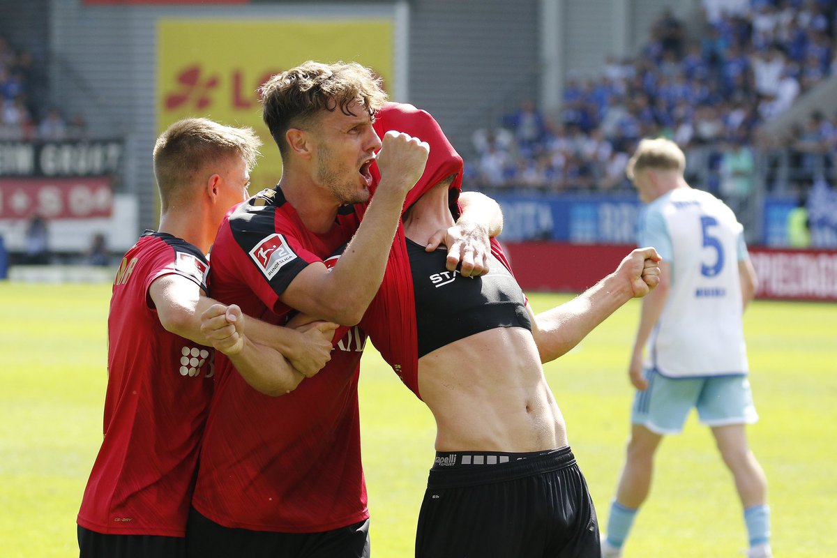 Sascha Mockenhaupt (@m_ocki91) on Twitter photo 2017 bin ich gekommen.
2 mal auf- & 2 mal abgestiegen.
Ich hätte es gerne rein positiv gehalten…aber zum Fußball gehören auch Rückschläge.
Zählt auf mich, wenn es darum geht, den <a href="/SVWW_official/">SV Wehen Wiesbaden</a> weiter voran zu bringen, neben & vor allem auf dem Platz! 2017 bin ich gekommen.
2 mal auf- & 2 mal abgestiegen.
Ich hätte es gerne rein positiv gehalten…aber zum Fußball gehören auch Rückschläge.
Zählt auf mich, wenn es darum geht, den <a href="/SVWW_official/">SV Wehen Wiesbaden</a> weiter voran zu bringen, neben & vor allem auf dem Platz!