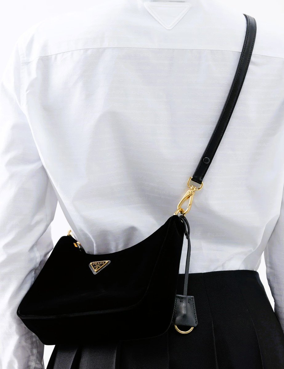 999Bags999's tweet photo. Indulge in opulence with Prada's black Re-Edition shoulder bag, where the plush allure of velvet meets the sophistication of gold-tone hardware
#Prada #ReEdition #LuxuryStyle #VelvetDreams #FashionForward #OpulentElegance #bag #bags #BagObsession #CarryAllDay #FashionableFunction https://t.co/ZAJf8BDLu1