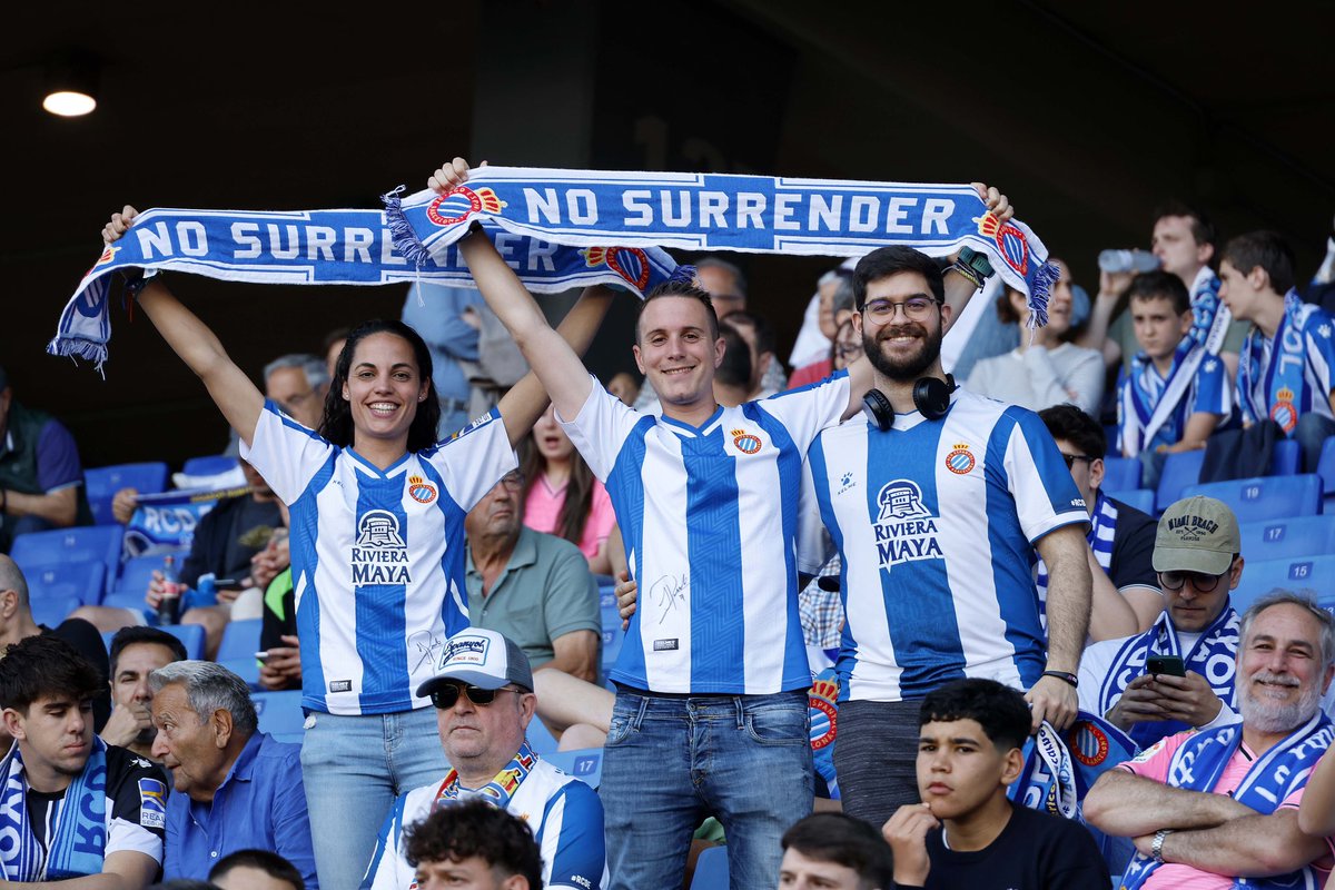 RCDEspanyol's tweet photo. Jo t’estimo, Espanyol 🤍💙 https://t.co/hyGooVREcT