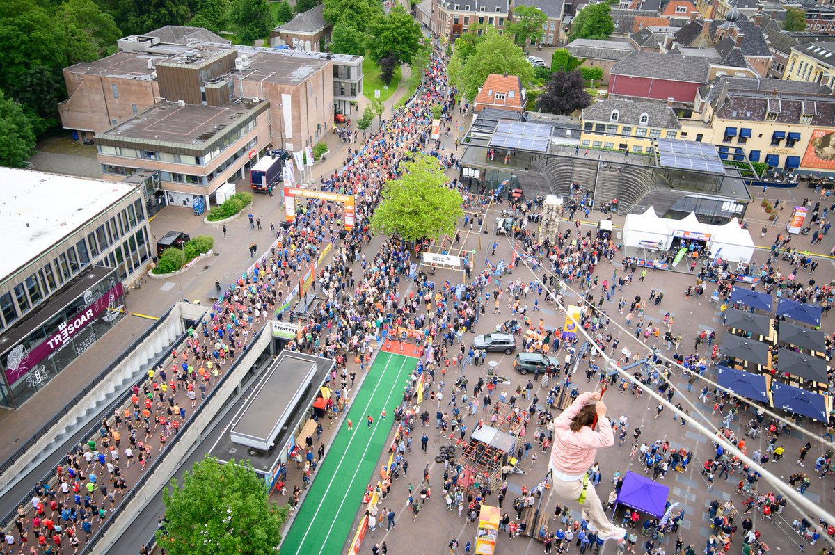 Nagenieten! 😍

Wat een prachtige dag was het gisteren! De komende dagen zullen we de foto's van onze fotografen op onze social media en website publiceren. 

Houd onze socials dus in de gaten! 👀

#loopleeuwarden #looplwd