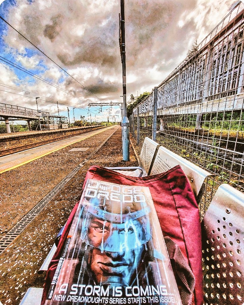 in_morton's tweet photo. Day off and away to meet up with my daughter. Took a subscription out on #JudgeDredd, so I'm looking forward to catching up with both today! Can you still mind when @2000AD came out? #BionicStickers #Frizbee https://t.co/D4ps4p9lOg