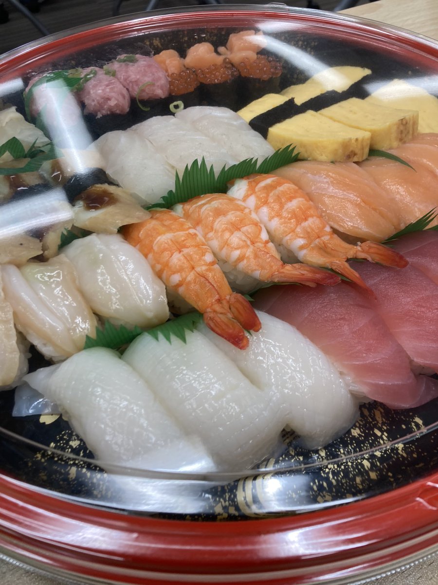 SmartPitch2025's tweet photo. 【毎月大好評！6月参加者受付中💁‍♀️】

こちらは5月の #SmartPitch MeetUpの様子！お寿司とドリンクを片手に、アットフォームな雰囲気でネットワークが可能です=͟͞🍣 エクイティでの投資を検討している #スタートアップ  #VC  #CVC にオススメです✨

https://t.co/tks8LDsOyE https://t.co/M2bvTeQYGQ