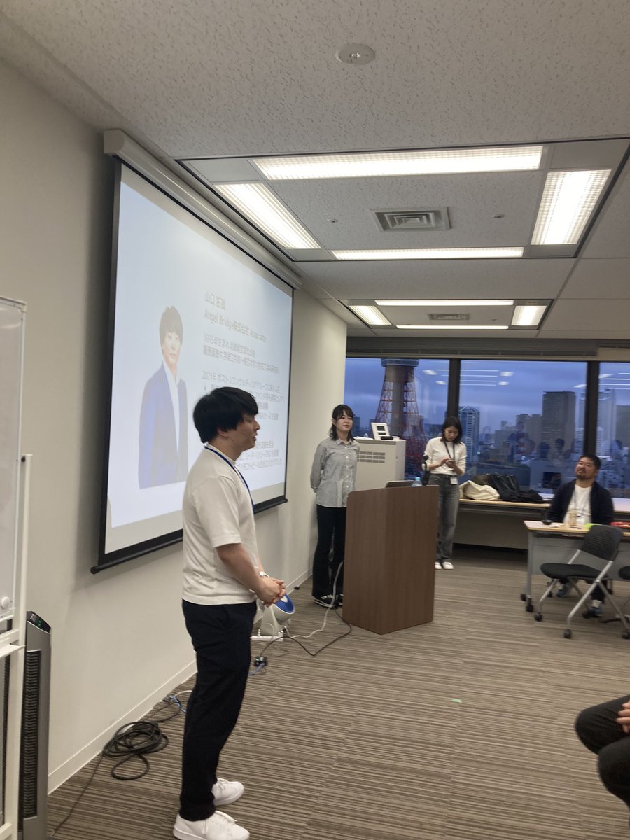 SmartPitch2025's tweet photo. 【毎月大好評！6月参加者受付中💁‍♀️】

こちらは5月の #SmartPitch MeetUpの様子！お寿司とドリンクを片手に、アットフォームな雰囲気でネットワークが可能です=͟͞🍣 エクイティでの投資を検討している #スタートアップ  #VC  #CVC にオススメです✨

https://t.co/tks8LDsOyE https://t.co/M2bvTeQYGQ