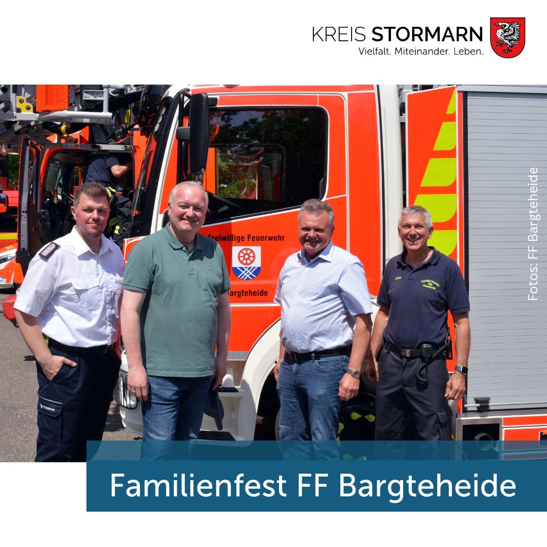 Heiß her ging’s beim Familienfest der Freiwilligen Feuerwehr Bargteheide am letzten Samstag: Mit dabei waren auch unser Landrat Dr. Henning Görtz (2.v.l.) und Kreispräsident Werner Harmuth (2.v.r.), die sich mit Wehrführer Maik Kortmann (l.) und Uli Korn (r.) austauschten.