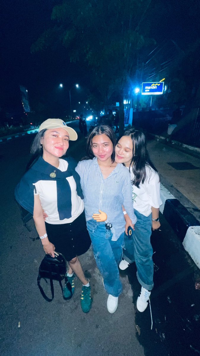 reepang's tweet photo. JUARAAA!!!! 🥹🩵 @persib  

31.05.2024
📍Stadion Bangkalan Madura https://t.co/LJo61apuHm